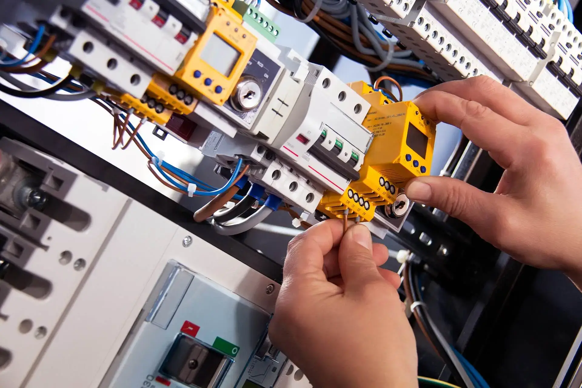 Certified electricians in Charlton